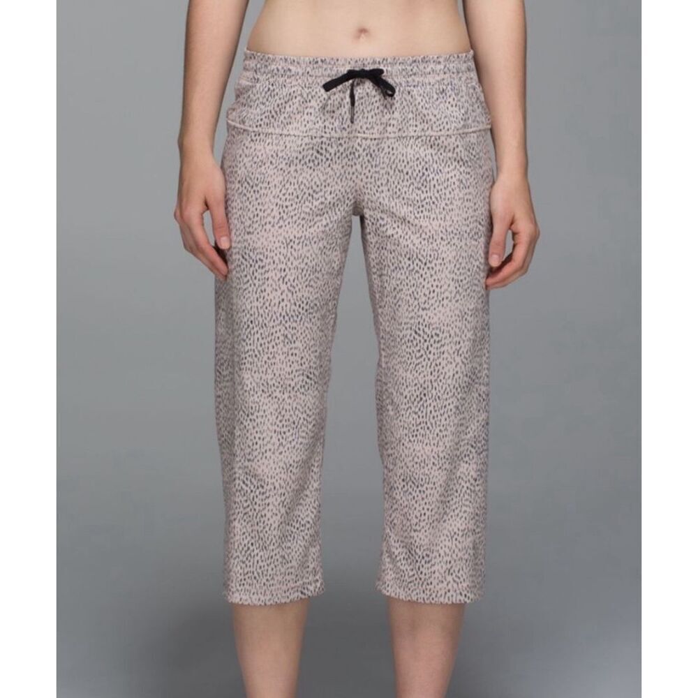 Lululemon Step Lively Crop in Dottie‎ Dash Grain Black NWT Size 6